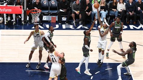 Timberwolves trail the Jazz 23-20 after the first quarter. 9-for-22 with 4 turnovers. Jazz are 8-for-19 with 7 turnovers, but still lead (5-0 edge at the FT line) – 8:34 PM Tony Jones